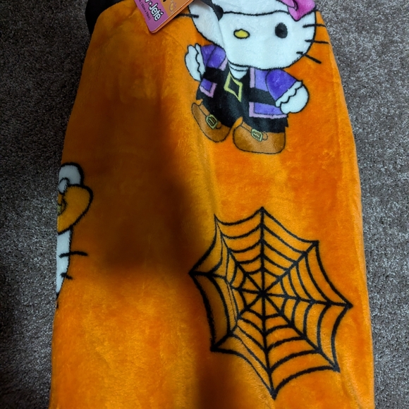 Hello kitty Halloween pirate blanket - Picture 4 of 7